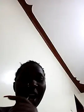 roouse – webcam model profile photo Image 10