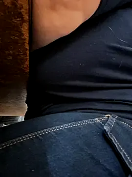 myriambirkett – webcam model profile photo Image 7