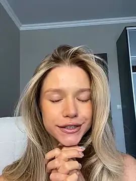 Younger_Couples – webcam model profile photo Image 3