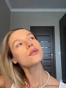 Younger_Couples – webcam model profile photo Image 7