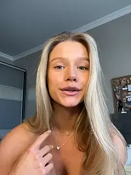 Younger_Couples – webcam model profile photo Image 9