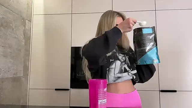 mc-Olivia – webcam model profile photo Image 6