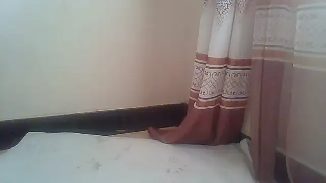 LynBardon – webcam model profile photo Image 6
