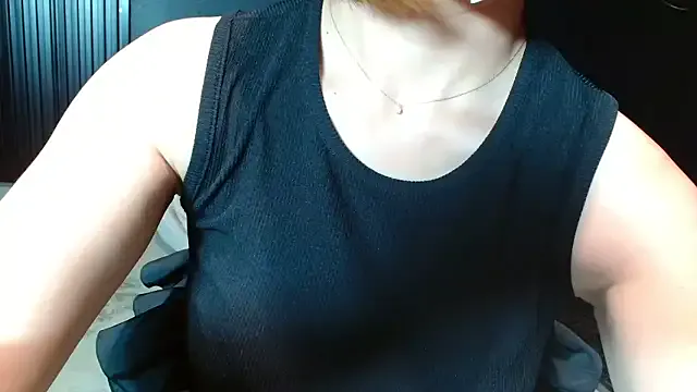 Almmaxxxx – webcam model profile photo Image 10