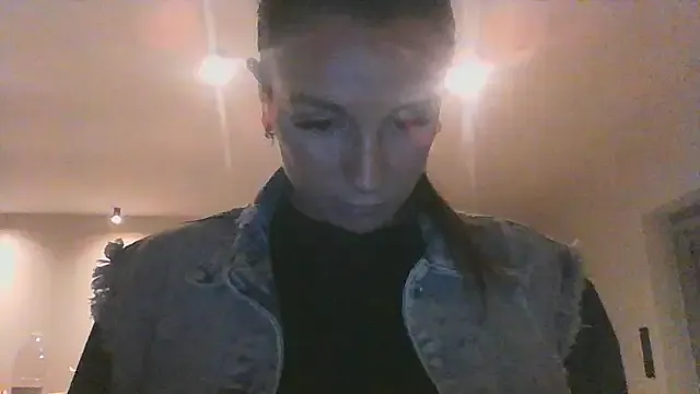 carolbarker – webcam model profile photo Image 7