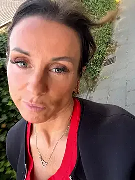 carolbarker – webcam model profile photo Image 9