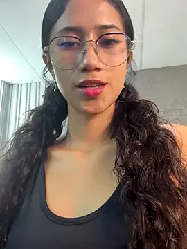 maki-ayy – webcam model profile photo Image 10