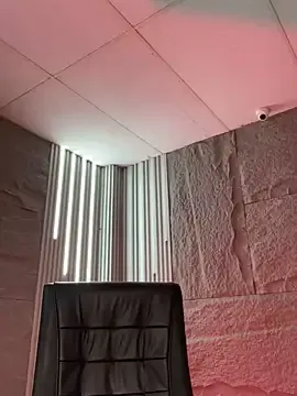 maki-ayy – webcam model profile photo Image 12