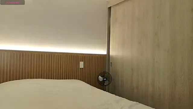 cristalines – webcam model profile photo Image 13