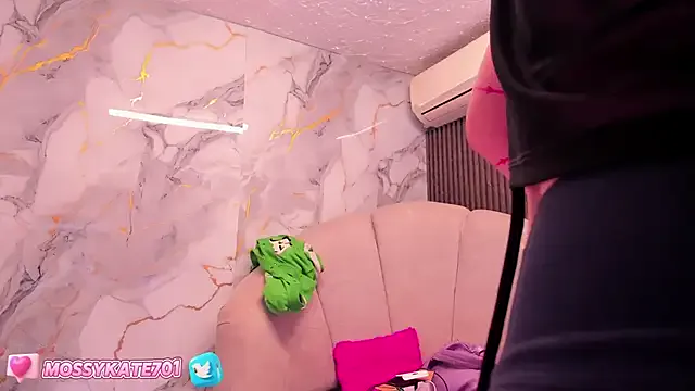 Coco-Love – webcam model profile photo Image 12