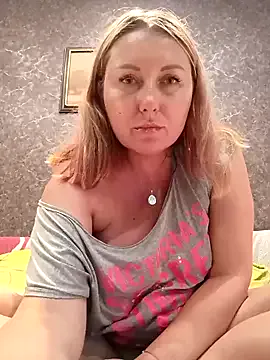 CarmelaAnthony – webcam model profile photo Image 3