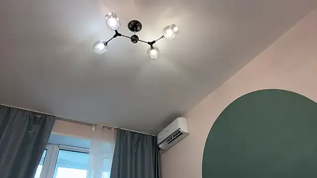 Miriam_Delacroix – webcam model profile photo Image 4