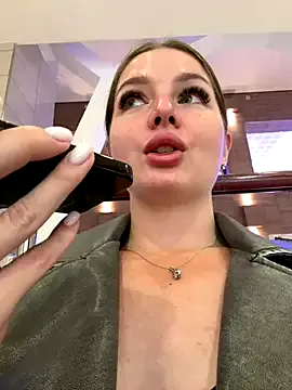 MaribelRiver – webcam model profile photo Image 3