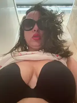 ami_katana – webcam model profile photo Image 6