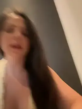 fox-yiyi – webcam model profile photo Image 14