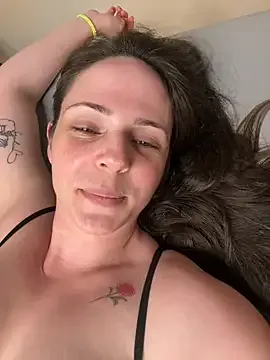 fox-yiyi – webcam model profile photo Image 7