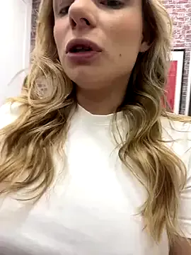 LiliBanger – webcam model profile photo Image 10
