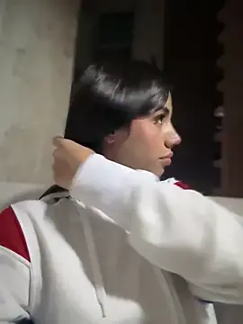 Laura-Khalifa Image 12