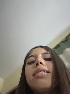 Laura-Khalifa Image 4