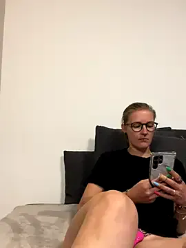 LauraLuxxx Image 4