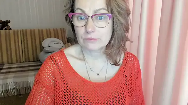 lauraoven – webcam model profile photo