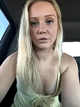 maki-ayy – webcam model profile photo Image 12