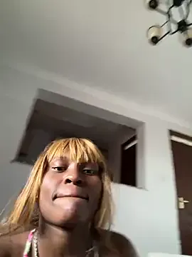 Almmaxxxx – webcam model profile photo Image 15