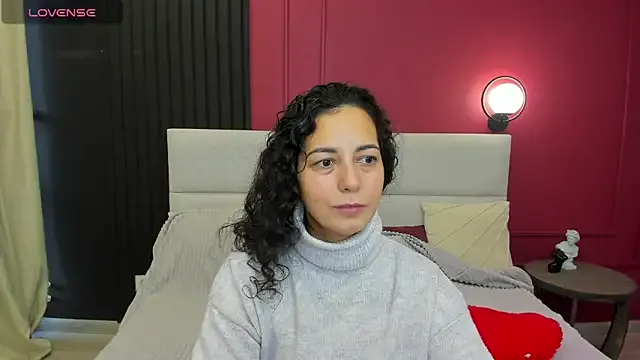 Klamsine – webcam model profile photo Image 18