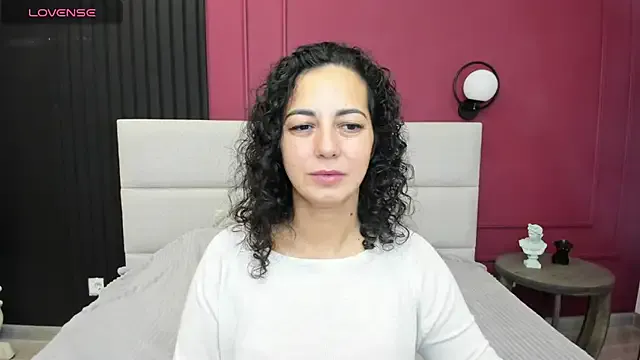 Klamsine – webcam model profile photo Image 19