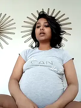 Sugarlina – webcam model profile photo Image 13