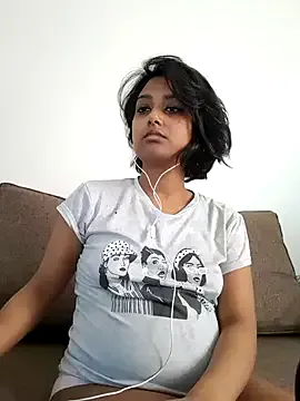 Sugarlina – webcam model profile photo Image 4