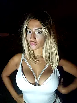 Sania-Love – webcam model profile photo Image 5