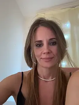 HotBella- – webcam model profile photo Image 18