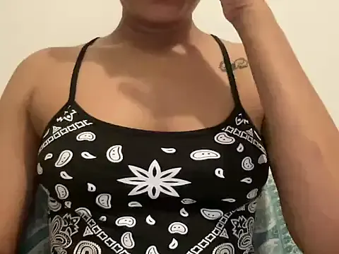 Rose_berry – webcam model profile photo Image 3