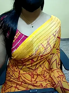 Yiyi-707 – webcam model profile photo Image 12
