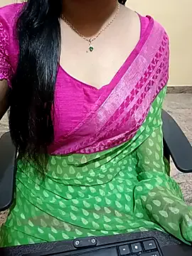 Yiyi-707 – webcam model profile photo Image 13