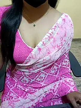 Yiyi-707 – webcam model profile photo Image 5