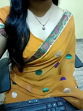 Yiyi-707 – webcam model profile photo Image 8