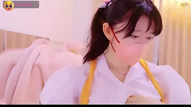 approche_toi_petite – webcam model profile photo Image 4