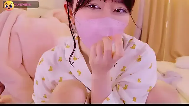 approche_toi_petite – webcam model profile photo Image 5