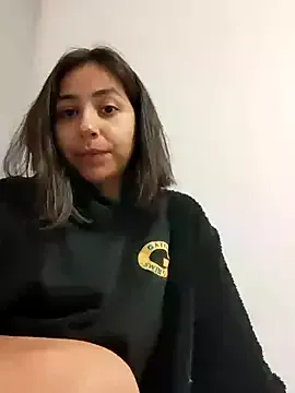 thanusi_2 – webcam model profile photo Image 11
