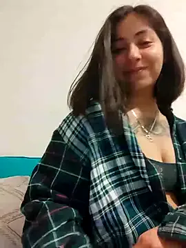 thanusi_2 – webcam model profile photo Image 15