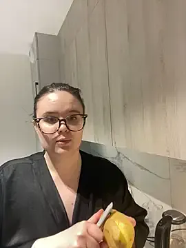 mc-Olivia – webcam model profile photo Image 2