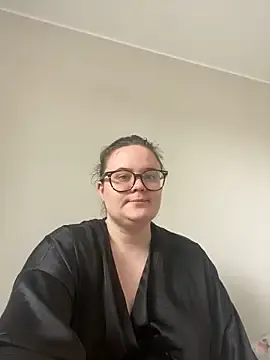 mc-Olivia – webcam model profile photo Image 3