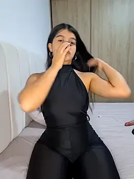 MiaWhitePink_ – webcam model profile photo Image 5