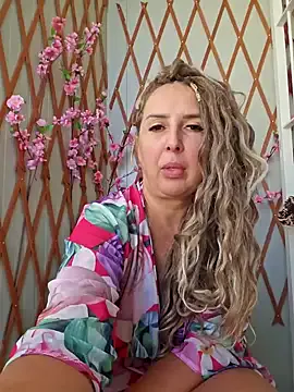 Lusty_Rose01 – webcam model profile photo Image 14