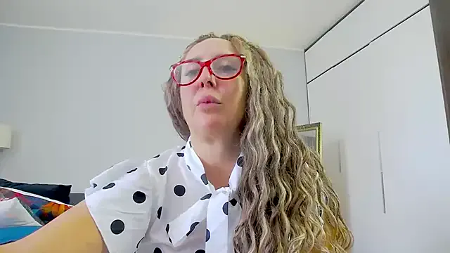 Lusty_Rose01 – webcam model profile photo Image 4