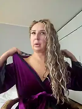 Lusty_Rose01 – webcam model profile photo Image 8