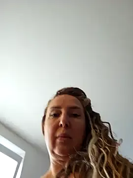 Lusty_Rose01 – webcam model profile photo Image 9