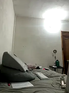 EmiliaCatalina – webcam model profile photo Image 3